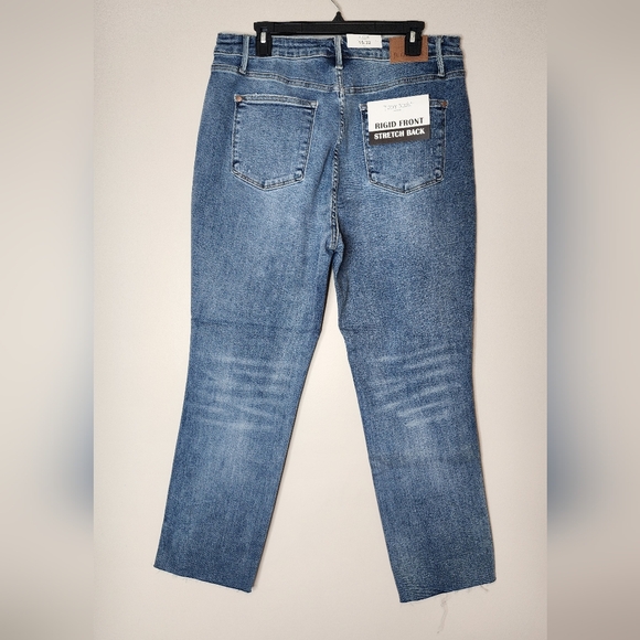 Judy Blue Rigid Magic Jeans - Picture 2 of 9